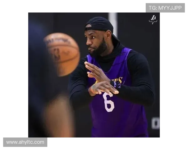 广州网球队包夹战术解析与其在网球赛事中的影响探讨 广州网球队包夹战术解析与其在网球赛事中的影响探讨