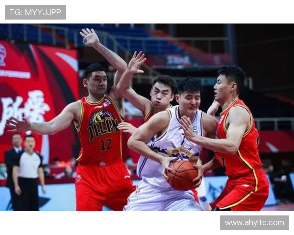 成都篮球队以88分领跑世锦赛积分榜展现强劲实力