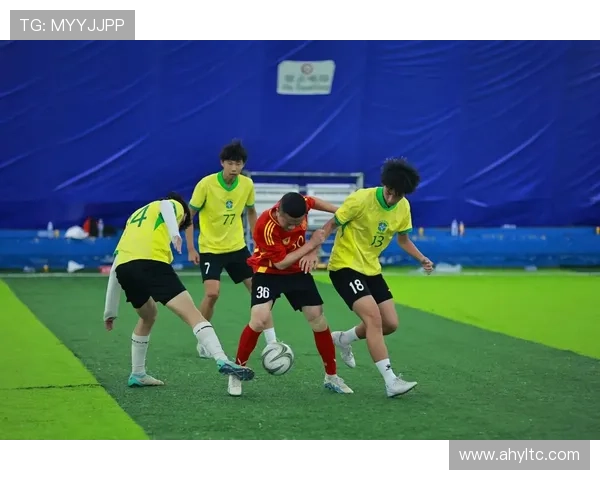 足球明星与小粉丝的温馨邂逅感动全场的瞬间