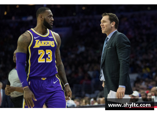 NBA动态：百度独家揭秘最新赛季明星球员表现与数据分析